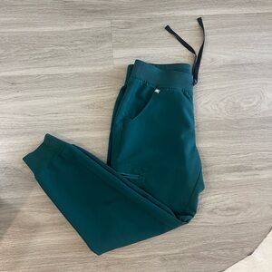 FIGS Forest Green petite jogger scrub pants. Size small.